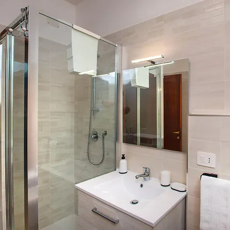 Апартаменты Monsoni House *