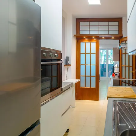 דירה Monsoni House