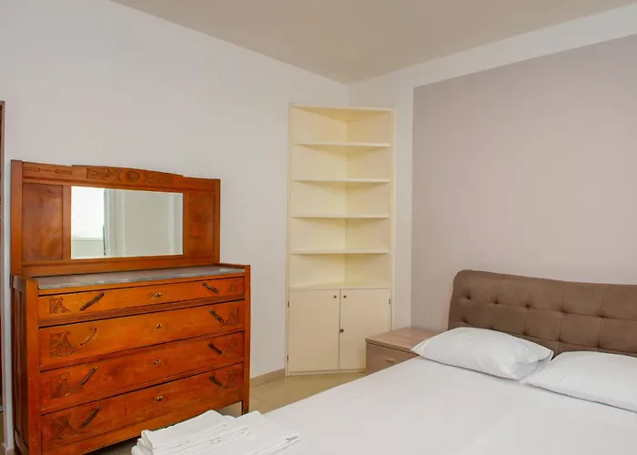 Apartman Monsoni House *